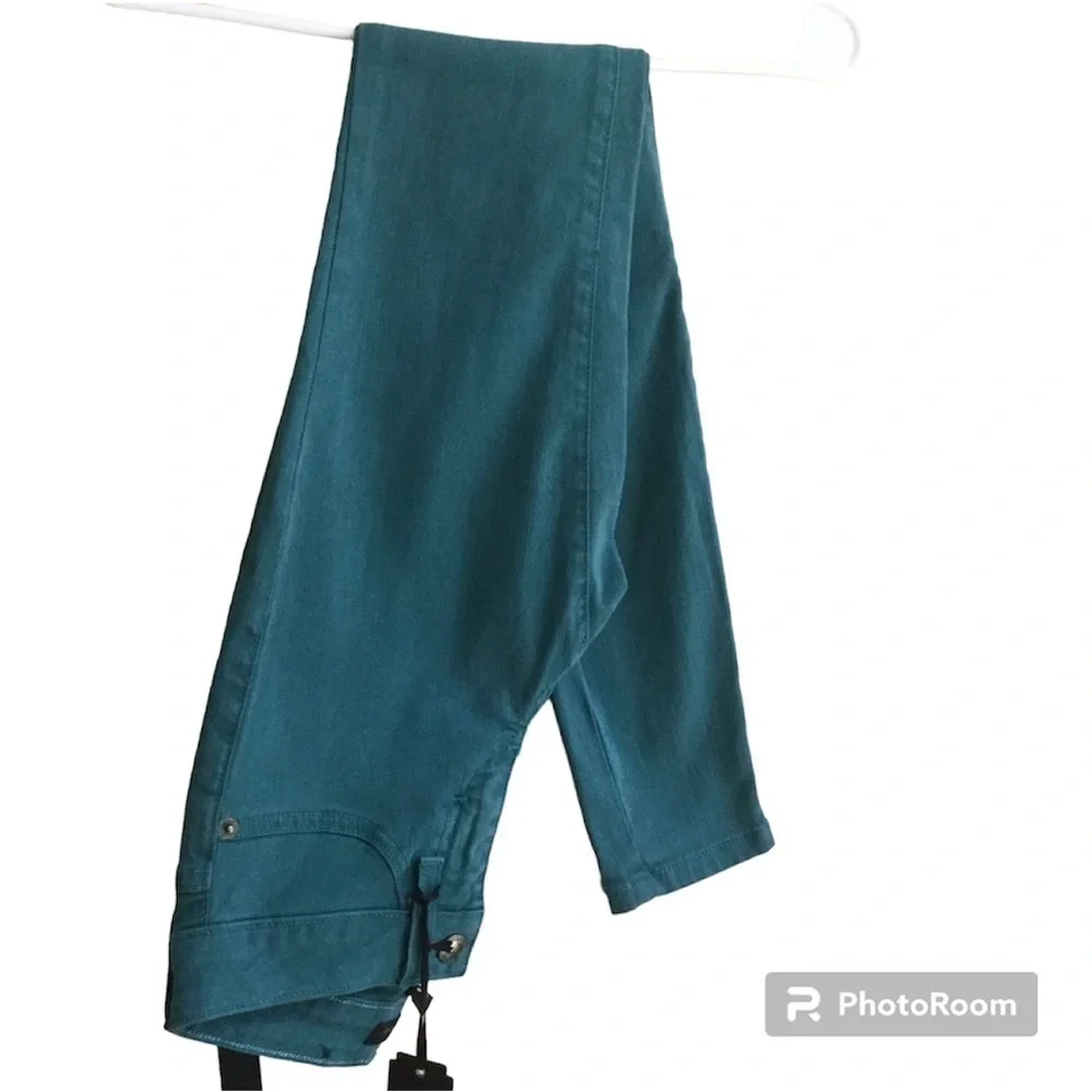 BEBE Green Kinny Jeans - Picture 2 of 5